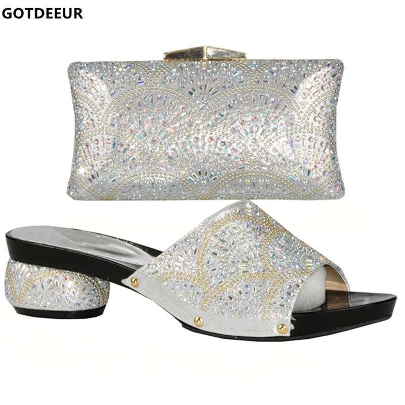 Последните обувки в африканския стил сребрист цвят и подходящи чанти Италиански дамски обувки за партита с подходящи чанти, украсени с кристали 0