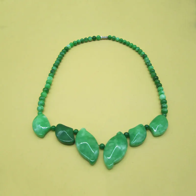 KYSZDL Зелен камък yu във формата на лист с декоративен Огърлица на Модно Дамско късо елегантно Колие камък бижута подарък