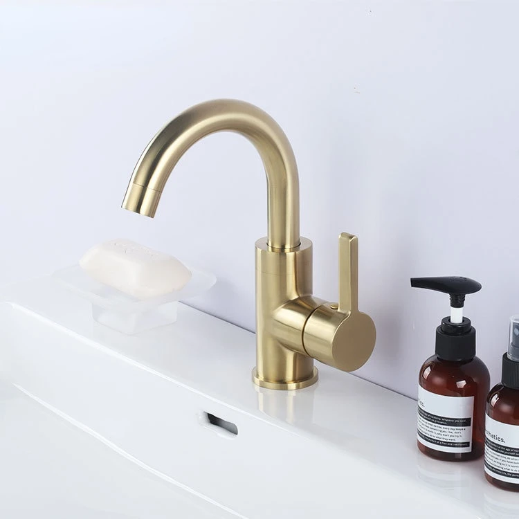 Меден смесител за мивка златен лакът мивка за баня ръчно пране топла и студена вода кран на 0