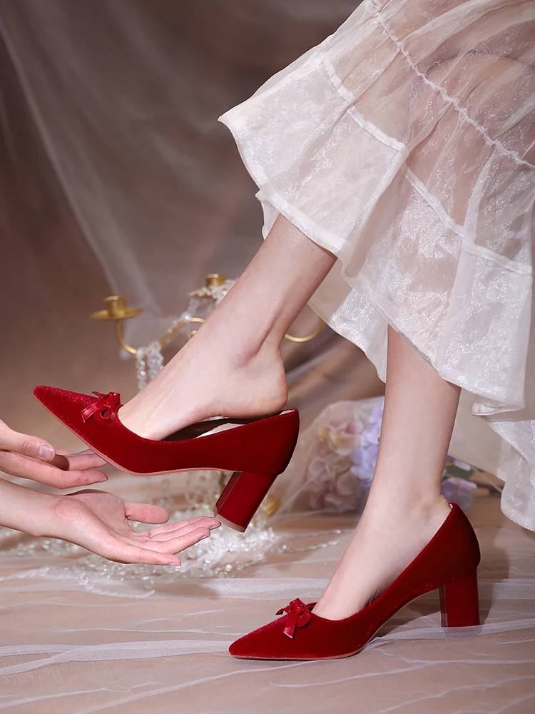 Червените Булчински Обувки На Дебелите Обувки, Китайски Дрехи, Обувки За Булката, Дамски Обувки 2022 година, Нови Сватбени Обувки За Бременни, Велур Тънки Обувки 1