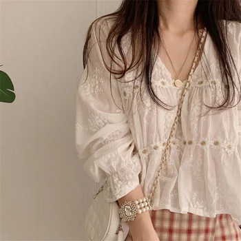 2022 Бяла Блуза, Пролетно Суитчър С V-образно деколте Дамски Модни Корея Свободна Женска Риза С Цветен Модел, Скъпа Блуза С Дълъг Ръкав 3