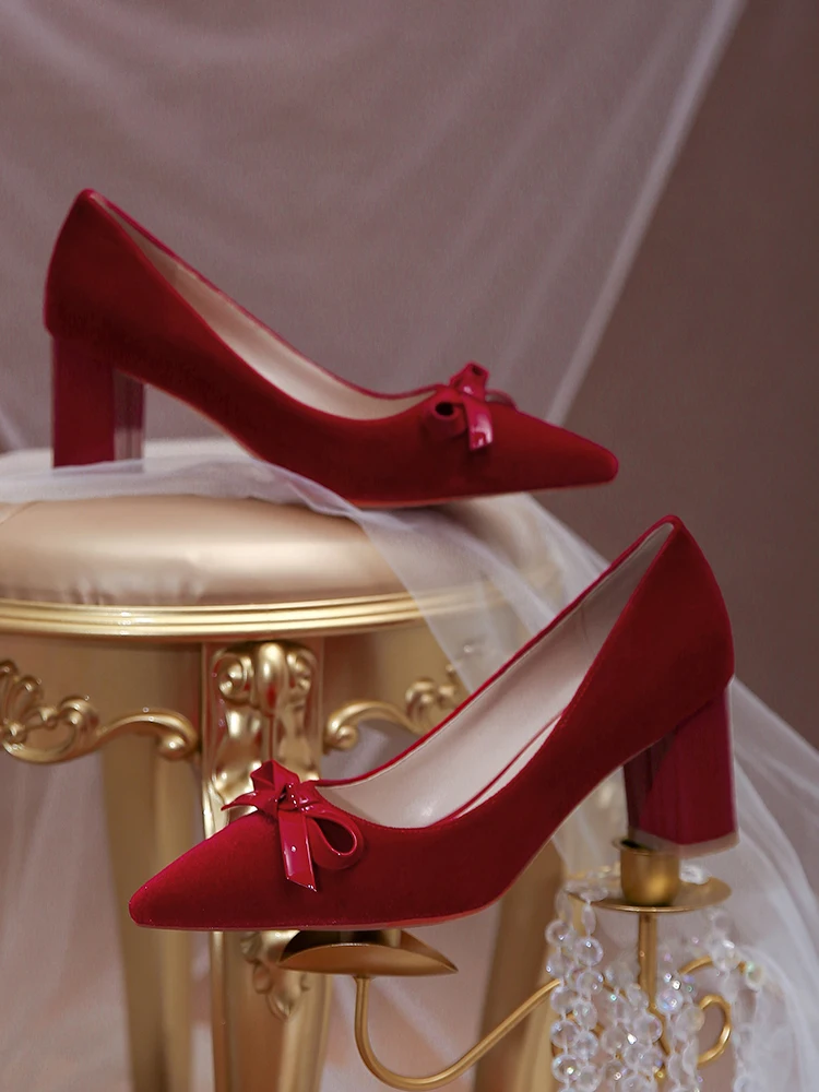 Червените Булчински Обувки На Дебелите Обувки, Китайски Дрехи, Обувки За Булката, Дамски Обувки 2022 година, Нови Сватбени Обувки За Бременни, Велур Тънки Обувки 2