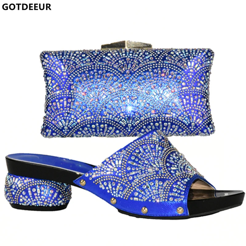 Последните обувки в африканския стил сребрист цвят и подходящи чанти Италиански дамски обувки за партита с подходящи чанти, украсени с кристали 4