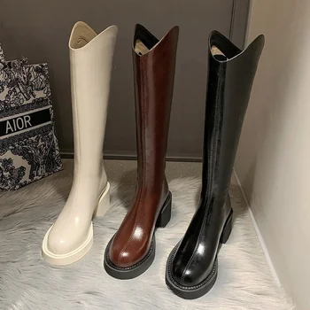 Дамски високи ботуши; Дизайнерска марка Луксозни Дамски обувки колекция от 2021 г.; сезон Есен-зима; дамски ботуши до коляното на висок ток в британски стил