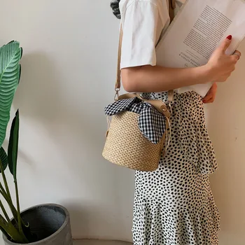 Дизайнерска чанта дамски 2021 нова чанта-кофа слама тканая чанта през рамо диагонално чанта плажна чанта дървена кошница сламена чанта от ратан чанта