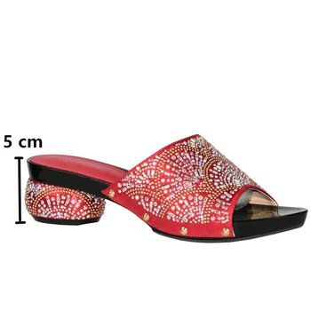 Последните обувки в африканския стил сребрист цвят и подходящи чанти Италиански дамски обувки за партита с подходящи чанти, украсени с кристали 5